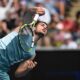 Saque de Carlos Alcaraz durante su partido de segunda ronda contra el japonés Yoshihito Nishioka, en el Abierto de Australia. EFE/EPA/LUKAS COCH