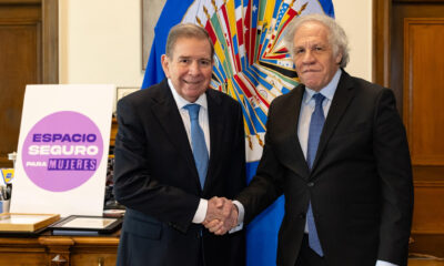 Fotografía tomada de una publicación en la cuenta oficial de la red social X del secretario general de la Organización de los Estados Americanos (OEA), Luis Almagro (d), donde aparece durante una reunión con el líder opositor venezolano Edmundo González Urrutia, en la sede del organismo en Washington (Estados Unidos). EFE/ Cuenta De X De Luis Almagro / SOLO USO EDITORIAL/ SOLO DISPONIBLE PARA ILUSTRAR LA NOTICIA QUE ACOMPAÑA (CRÉDITO OBLIGATORIO)