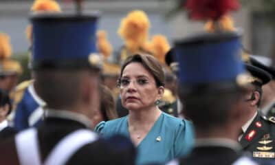 La presidenta de Honduras, Xiomara Castro, participa en los actos de conmemoración de la Independencia de Honduras en la Plaza Central en Tegucigalpa (Honduras). Archivo. EFE/Gustavo Amador