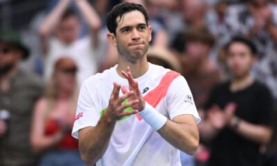 El portugués Nuno Borges celebra su victoria sobre el australiano Jordan Thompson. Será el rival de Carlos Alcaraz en la tercera ronda del Abierto de Australia. EFE/EPA/JAMES ROSS