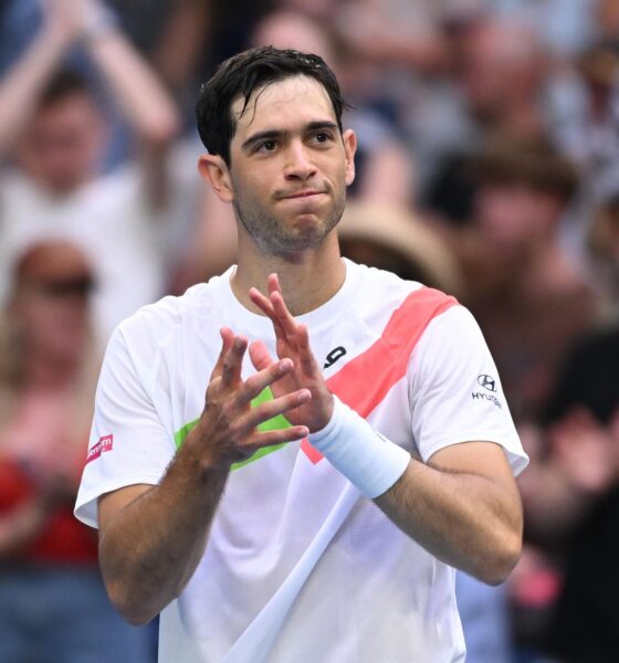 El portugués Nuno Borges celebra su victoria sobre el australiano Jordan Thompson. Será el rival de Carlos Alcaraz en la tercera ronda del Abierto de Australia. EFE/EPA/JAMES ROSS