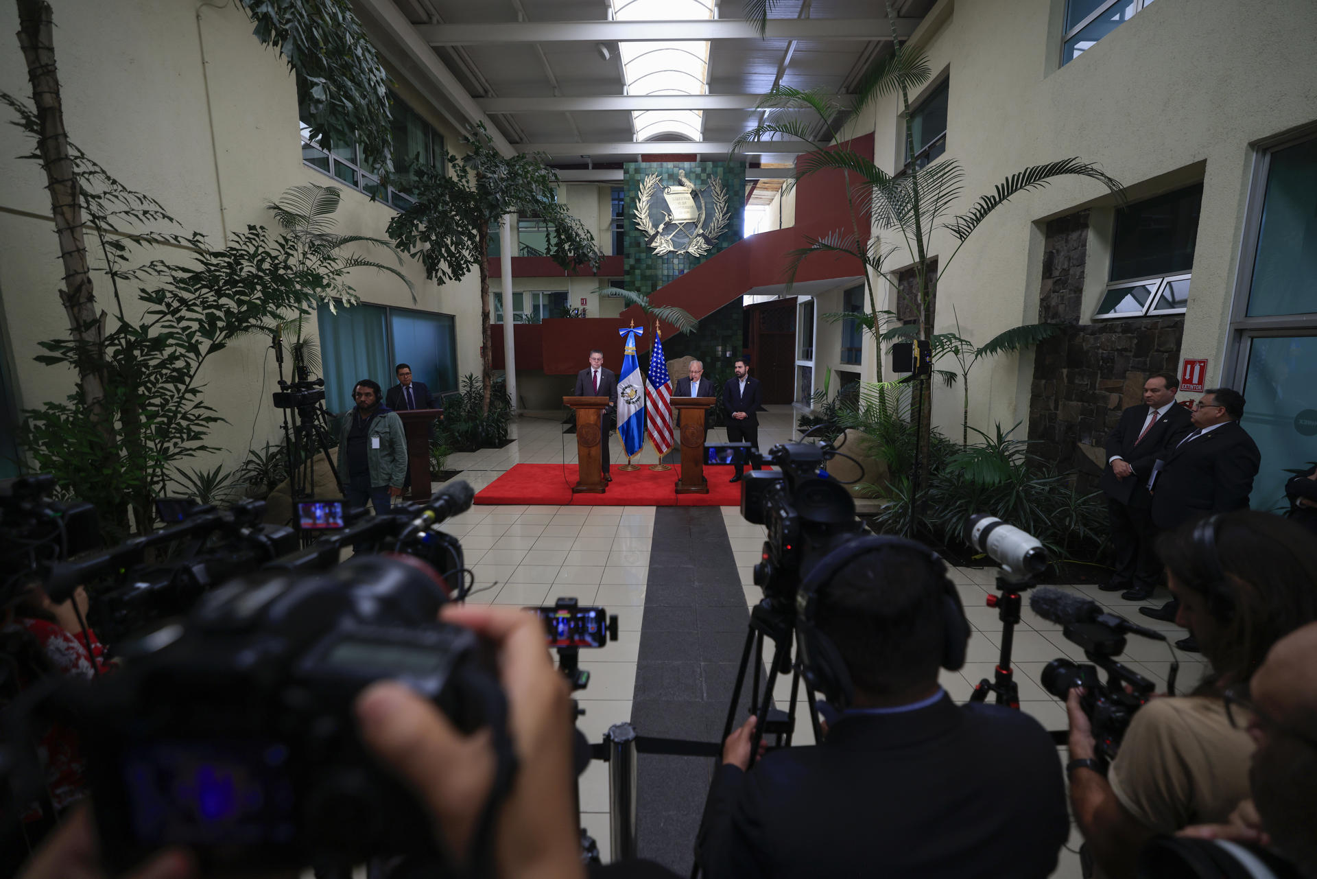 Fotografía de archivo en donde se ven periodistas durante una rueda de prensa. EFE/ Stringer