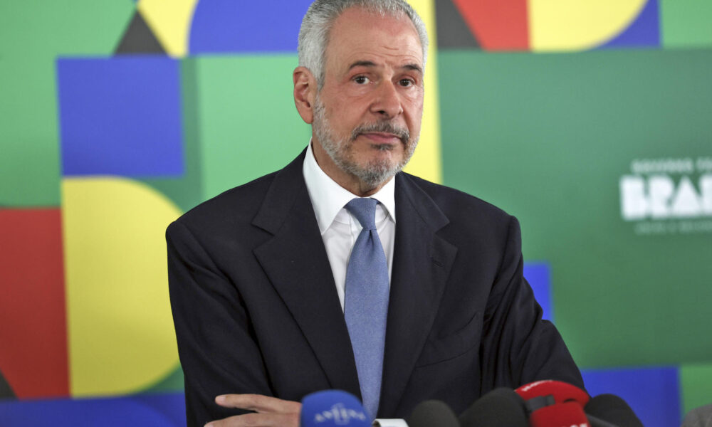 Fotografía cedida por la Agencia Brasil del diplomático André Corrêa do Lago durante una rueda de prensa, en Brasilia (Brasil). EFE/ José Cruz/ Agencia Brasil