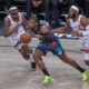 Fotografía de archivo, tomada el 31/01/2024, del base estadounidense Dennis Smith Jr. (c), nuevo fichaje del Real Madrid, durante un partido de la NBA entre Brooklyn Nets y Phoenix Suns. EFE/Archivo/Ángel Colmenares