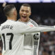 El delantero francés del Real Madrid Kylian Mbappé celebra con Lucas Vázquez tras anotar su segundo gol, el tercero del equipo, este domingo, durante un partido de la jornada 20 de LaLiga EA Sports, entre el Real Madrid y el UD Las Palmas, en el Estadio Santiago Bernabéu de Madrid. EFE/ Sergio Perez