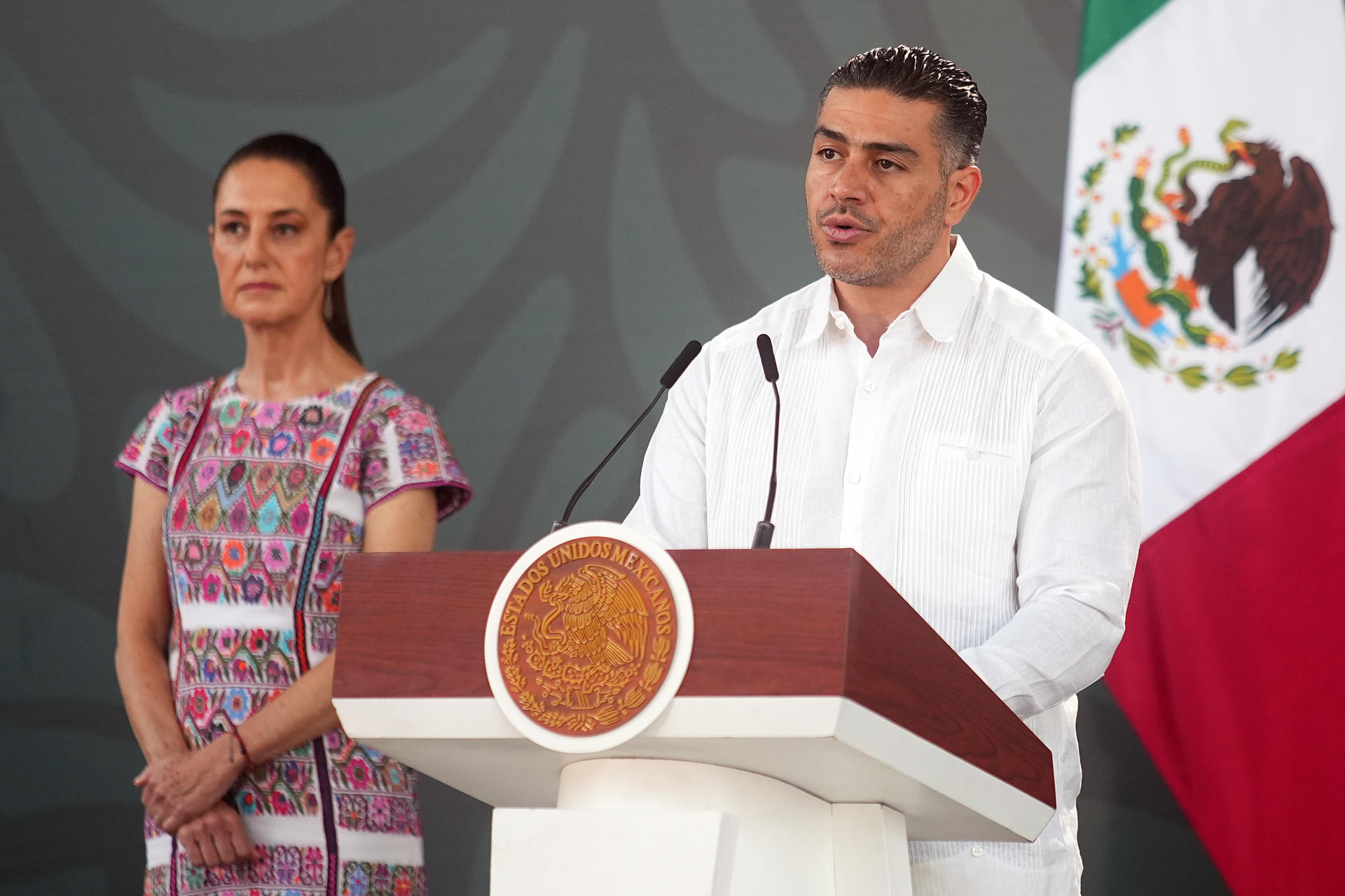 El secretario de Seguridad y Protección Ciudadana de México, Omar García Harfuch, habla durante una rueda de prensa de la presidenta de México Claudia Sheinbaum este viernes, en Acapulco estado de Guerrero (México). EFE/ David Guzmán.