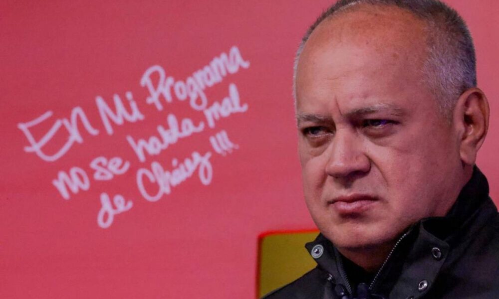 Fotografía cedida por Prensa del Ministerio de Interior, Justicia y Paz del ministro de esa cartera, Diosdado Cabello, en su programa de televisión ´Con el mazo dando´, en Caracas (Venezuela). EFE/ Prensa del Ministerio de Interior