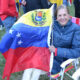 Una ciudadana venezolana asiste a una manifestación este jueves, en Doral (Estados Unidos). EFE/ Antoni Belchi