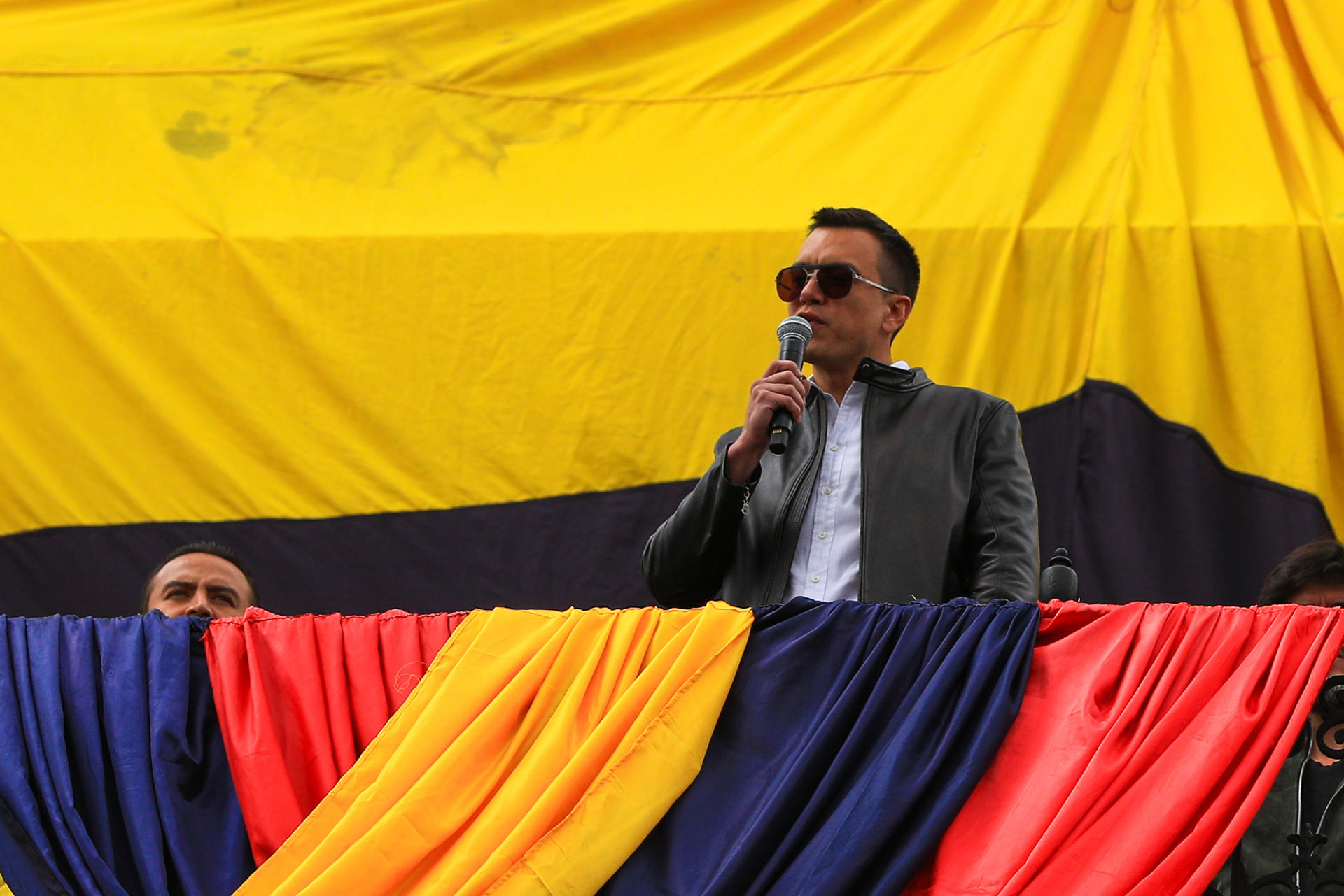 Fotografía de archivo en donde el presidente de Ecuador, Daniel Noboa, habla a sus simpatizantes desde el balcón del Palacio de Gobierno, en Quito (Ecuador). EFE/ José Jácome