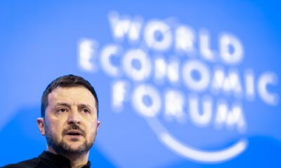 El presidente ucraniano Volodymyr Zelensky habla en una sesión plenaria durante la 55ª reunión anual del Foro Económico Mundial (WEF) en Davos, Suiza, el 21 de enero de 2025. La reunión anual del Foro Económico Mundial reúne a emprendedores, científicos y líderes empresariales y políticos en Davos del 20 al 24 de enero. (Zelenski, Suiza) EFE/EPA/MICHAEL BUHOLZER