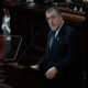 El presidente de Guatemala, Bernardo Arévalo de León, habla en la presentación del informe de su primer año de Gobierno este martes, ante diputados, miembros de su gabinete y diplomáticos invitados en el Palacio Legislativo en la Ciudad de Guatemala (Guatemala). Arévalo, destacó los avances en la lucha contra la corrupción y el narcotráfico como baluartes de su primer año al frente del Gobierno guatemalteco, en el Congreso. EFE/David Toro