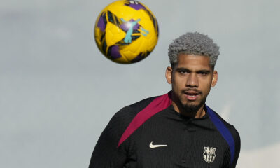 Ronald Araujo, defensa uruguayo del FC Barcelona. EFE/Enric Fontcuberta