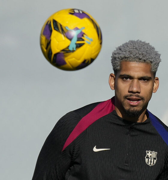 Ronald Araujo, defensa uruguayo del FC Barcelona. EFE/Enric Fontcuberta