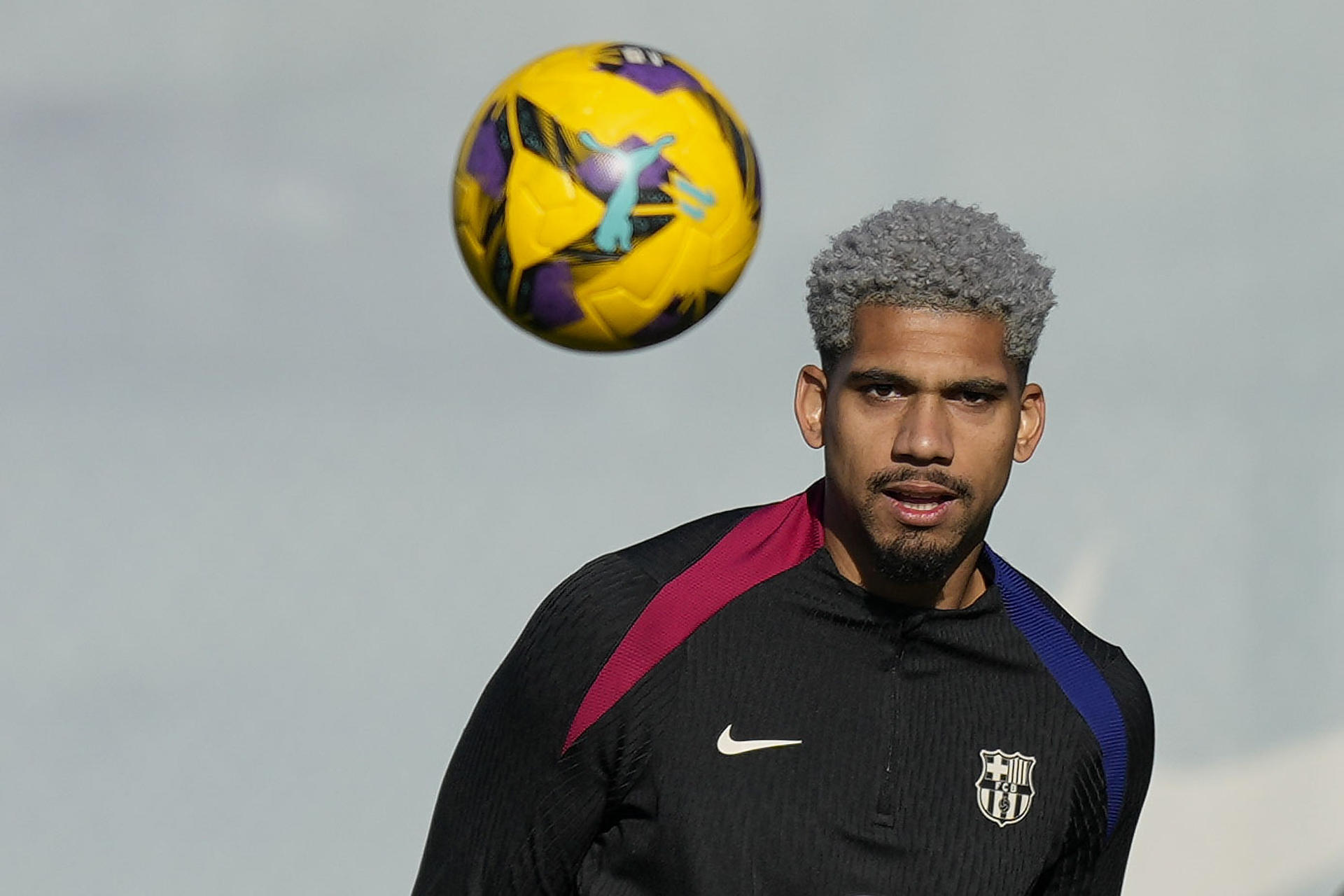 Ronald Araujo, defensa uruguayo del FC Barcelona. EFE/Enric Fontcuberta