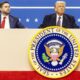 El Vicepresidente de EE.UU., JD Vance (I), y el Presidente de EE.UU., Donald Trump (D), en el escenario para ver un desfile inaugural presidencial reducido y para dirigirse a los seguidores reunidos. EFE/ALLISON DINNER