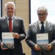 El secretario general de la OCDE, Mathias Cormann (i), junto al ministro de Hacienda chileno, Mario Marcel (d), posan durante el lanzamiento del Estudio Económico de Chile 2024, elaborado por la Organización para la Cooperación y Desarrollo Económico, este miércoles en Santiago (Chile). EFE/ Elvis González