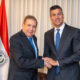 Fotografía cedida por la Presidencia de Paraguay del mandatario paraguayo, Santiago Peña (d), junto al líder opositor venezolano Edmundo González Urrutia. EFE/ Presidencia de Paraguay