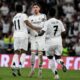 Rodrygo Goes (I) celebra el gol de 2-5 con sus compañeros Fede Valverde (C) y Vinicius Jr (D) durante la final de la Supercopa de España. EFE/EPA/STR