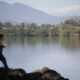 Un hombre camina junto al Río Lempa en Sensuntepeque (El Salvador). EFE/ Rodrigo Sura