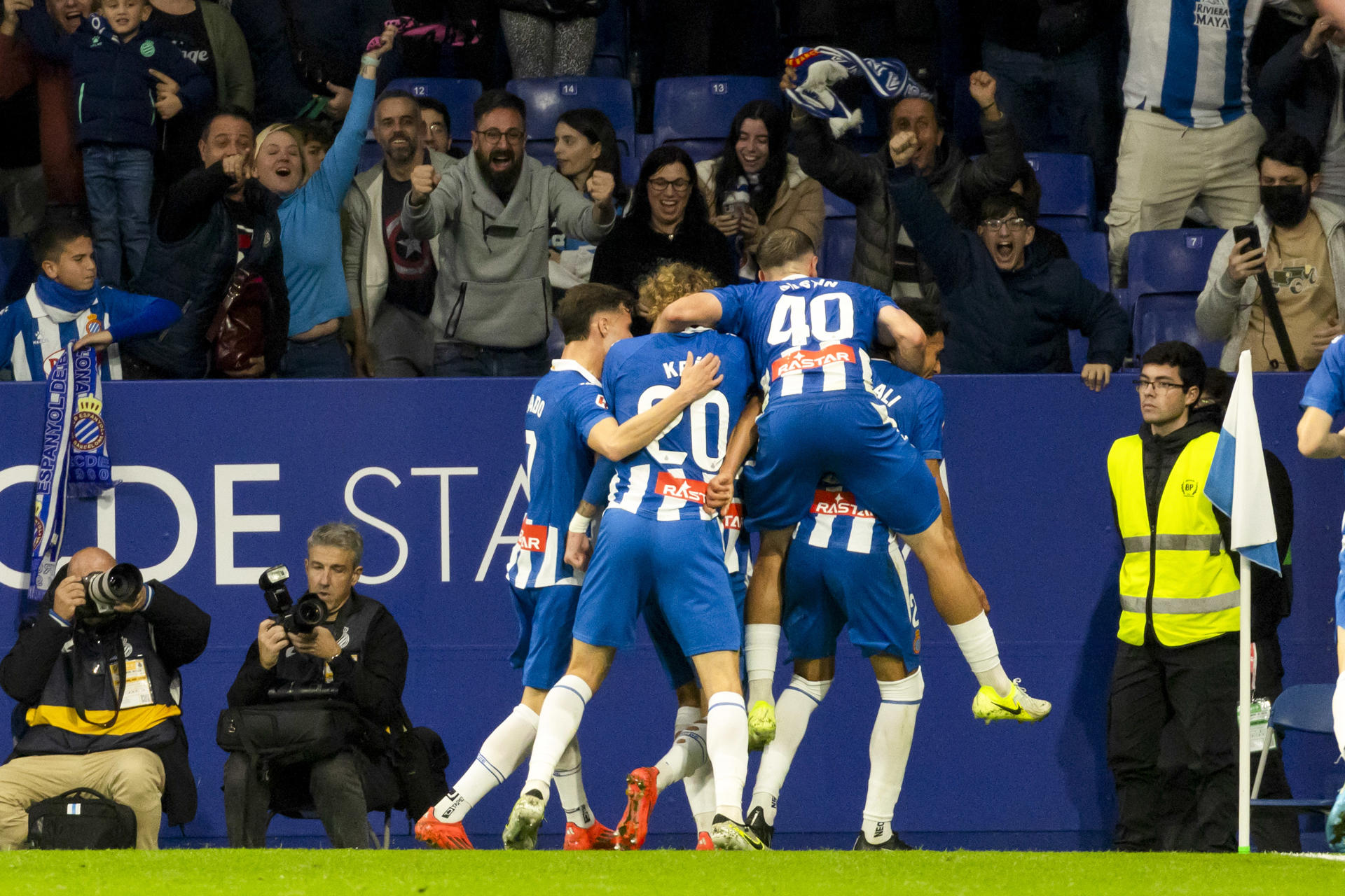 Los jugadores del Espanyol celebran un gol en el estadio de RCDE Stadium. en Barcelona, en una foto de archivo. EFE/Marta Pérez