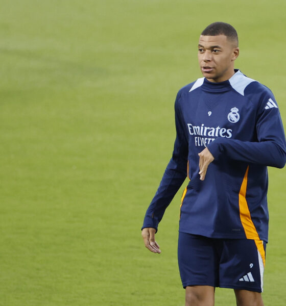 El delantero francés del Real Madrid Kylian Mbappé durante el entrenamiento en Yeda, en la víspera de la final de la Supercopa de España de fútbol que les enfrenta al Barcelona. EFE/ Alberto Estevez