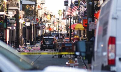 La Policía vigila en el Barrio Francés después de que un automóvil atropelló a una multitud en Nueva Orleans, Luisiana, EE.UU., el 1 de enero de 2025. EFE/SHAWN FINK