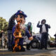 Activistas queman una piñata durante una manifestación este viernes, en la ciudad de Tijuana, Baja California (México). EFE/Joebeth Terriquez