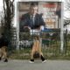 Cartel electoral en Zagreb con la imagen del candidato a la reelección presidencial Zoran Milanovic. EFE/EPA/ANTONIO BAT