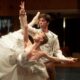 Los bailarines Adam Aschroft (d) y Ellen Mäkelä (i) ensayan 'El cisne blanco' para la IBStage Star Galas en el Gran Teatre del Liceu de Barcelona. Archivo. EFE/ Marta Pérez