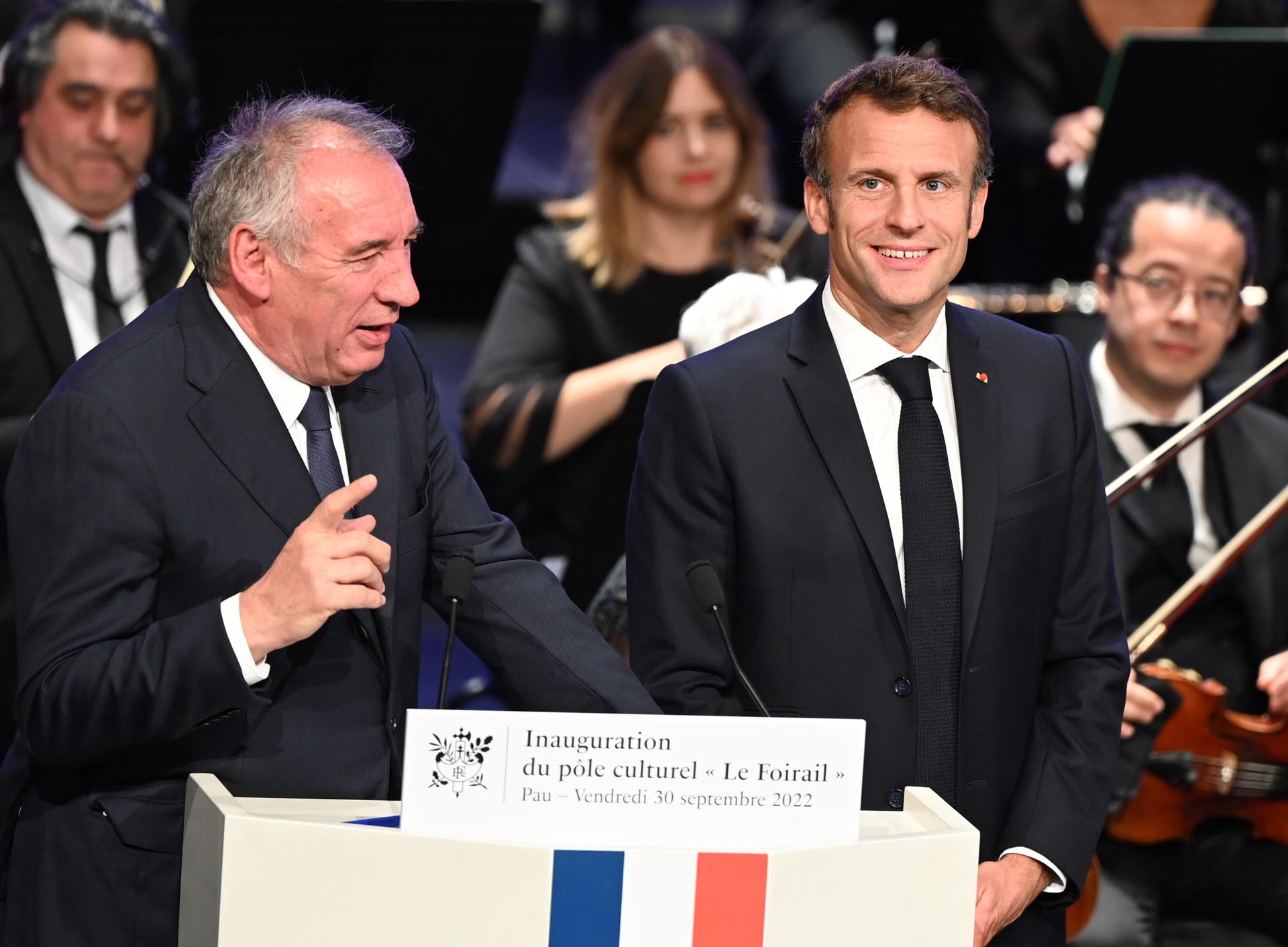 Foto archivo. Francois Bayrou (L) Presidente Emmanuel Macron (R) EFE/EPA/CAROLINE BLUMBERG / POOL