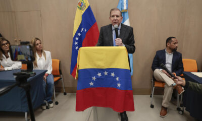 El líder opositor venezolano Edmundo González Urrutia habla en un encuentro con ciudadanos venezolanos residentes en Guatemala, este miércoles en la capital de ese país. EFE/ David Toro