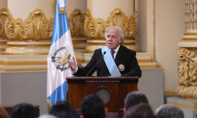 El secretario general de la OEA, Luis Almagro, habla al recibir una distinción honorífica en el Palacio Nacional de la Cultura este 10 de enero de 2025, en Ciudad de Guatemala (Guatemala). EFE/ Mariano Macz