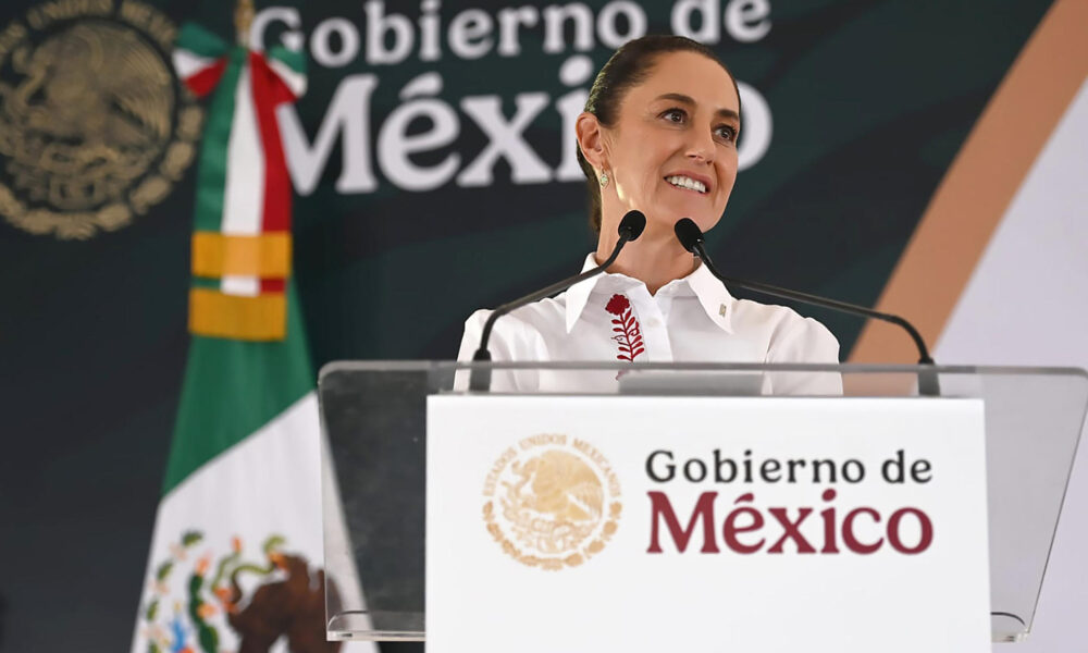 Fotografía cedida por la Presidencia de México de la mandataria mexicana, Claudia Sheinbaum, durante una gira de trabajo en el municipio de Chinantla este domingo, en el estado de Puebla (México). EFE/Presidencia de México/SOLO USO EDITORIAL/ NO VENTAS/SOLO DISPONIBLE PARA ILUSTRAR LA NOTICIA QUE ACOMPAÑA(CRÉDITO OBLIGATORIO)