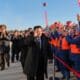 Foto facilitada por la agencia norcoreana KCNA el pasado 30 de diciembre que muestra al líder del país, Kim Jong Un, inaugurando una piscifactoría. EFE/EPA/KCNA