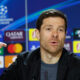 El entrenador del Bayer Leverkusen, el español Xabi Alonso, durante la rueda de prensa ofrecida este lunes en el estadio Riyadh Metropolitano, en la víspera del partido de Liga de Campeones que les enfrenta al Atlético de Madrid. EFE/ Mariscal