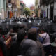 Miembros de la policía boliviana custodian el ingreso a la plaza Murillo este martes, en La Paz (Bolivia). EFE/Luis Gandarillas