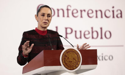 La presidenta de México, Claudia Sheinbaum, habla durante su conferencia de prensa matutina este miércoles, en el Palacio Nacional en la Ciudad de México (México). EFE/ José Méndez