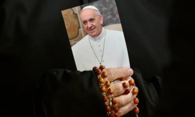 El papa se mantiene "estable"