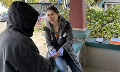¿Cómo ayuda Carolina del Norte a estudiantes sin hogar?