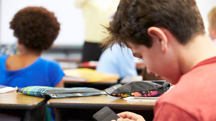 Uso de celulares quedará restringido en escuelas de Wake
