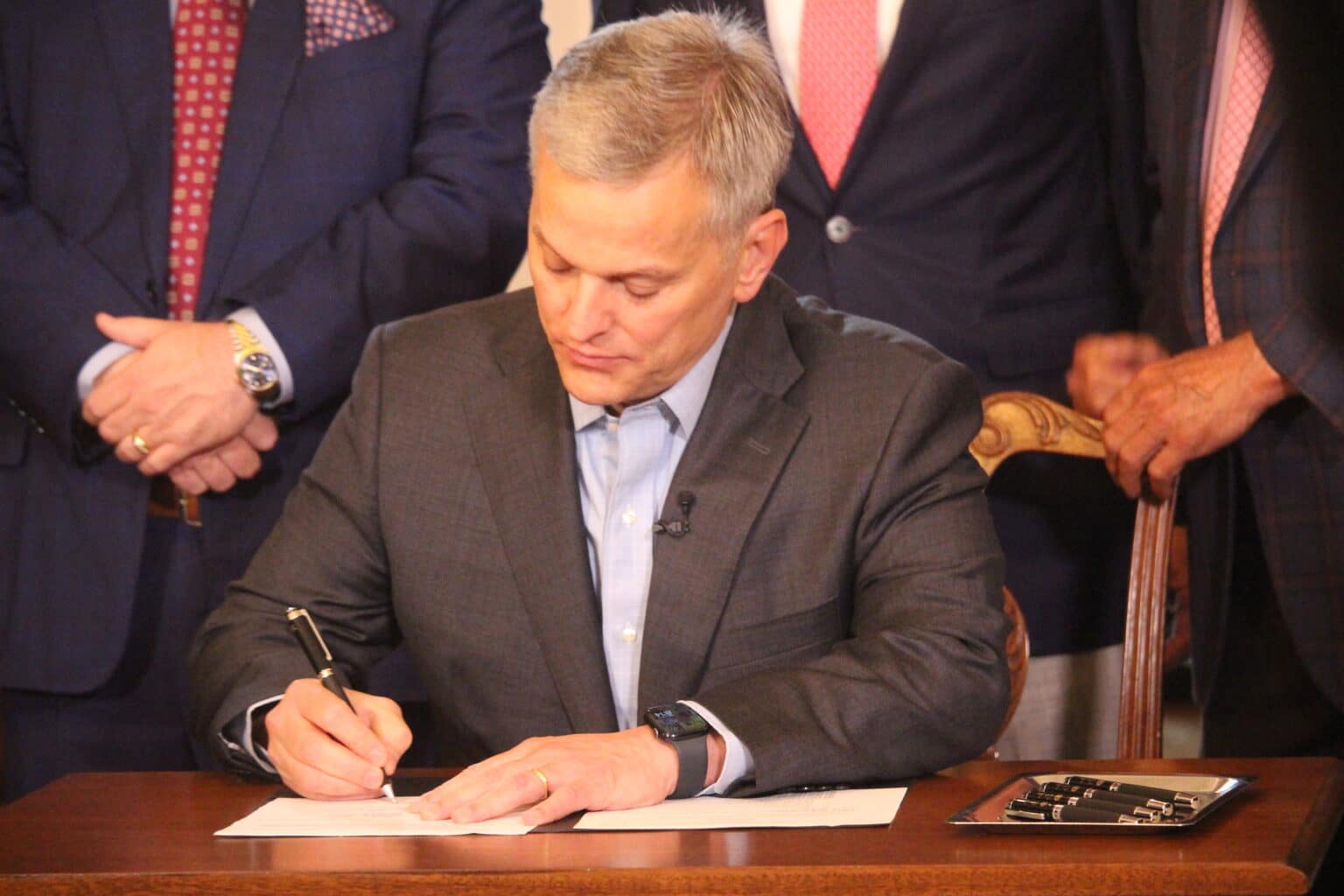 El Gobernador Josh Stein veta tres proyectos de ley