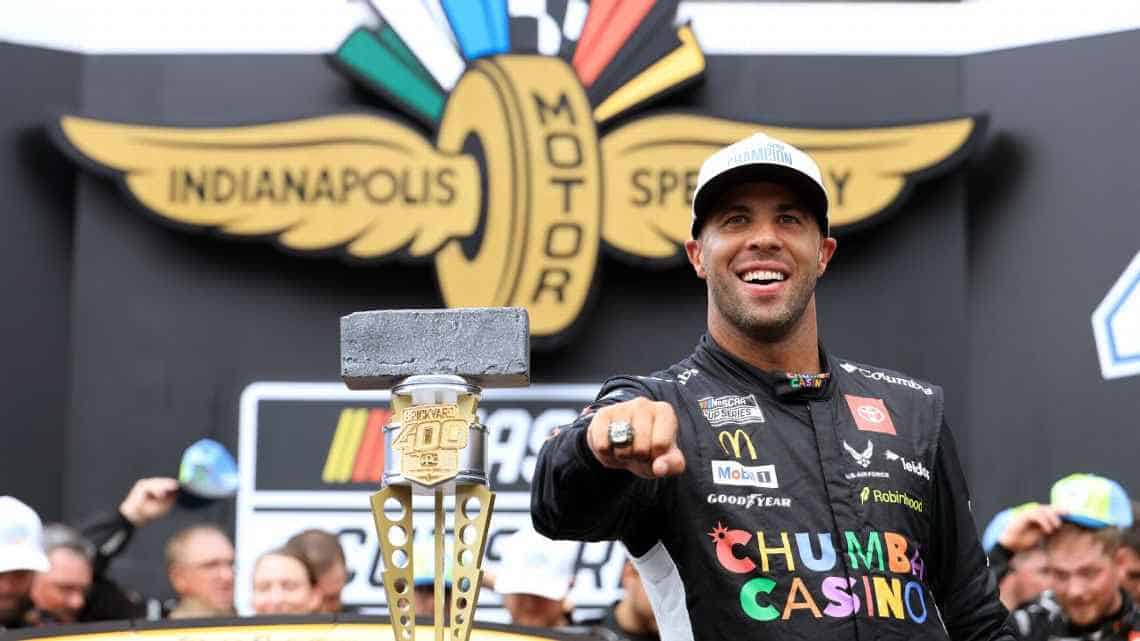 Bubba Wallace saca victoria en Indianapolis