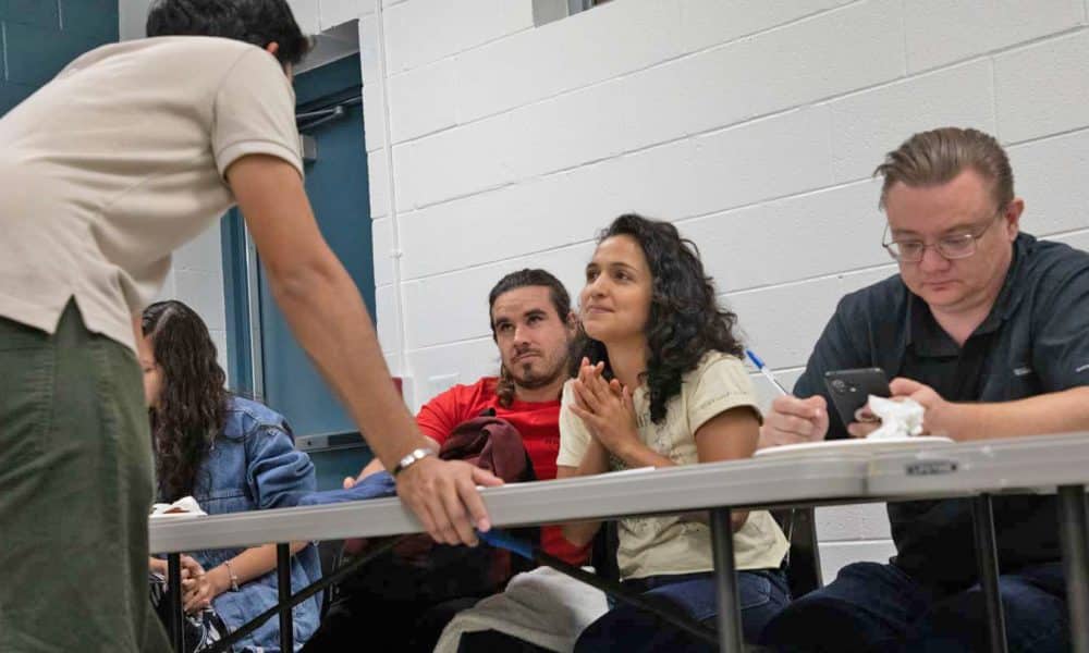 Impulsan a emprendedores e inmigrantes que aprenden inglés