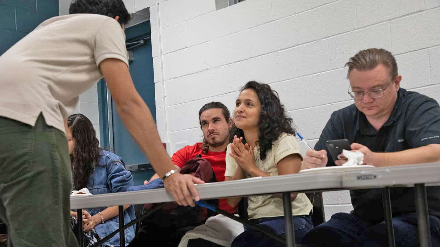 Impulsan a emprendedores e inmigrantes que aprenden inglés
