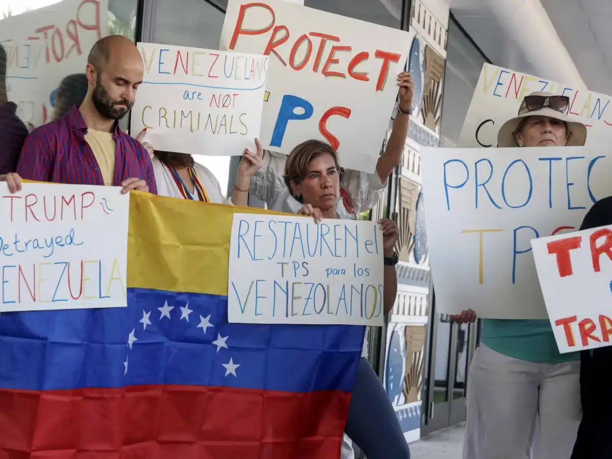 Juez federal bloquea fin del TPS para venezolanos