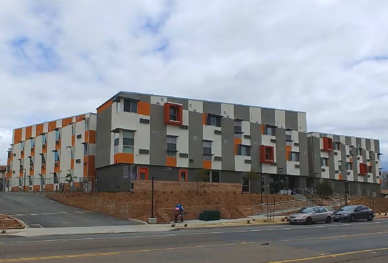 Aseguran vivienda estable con el programa Bridge to Home