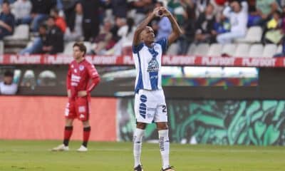 Fotografía de archivo del colombiano Luis Quiñones de Pachuca celebrando un gol en el estadio Hidalgo, en Pachuca (México). EFE / David Martínez Pelcastre