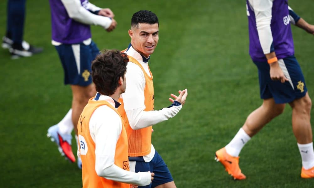 El delantero de la selección de Portugal Cristiano Ronaldo, durante un momento del entranemiento de este miércoles en Oeiras (Portugal), con vistas a los próximos partidos de la fase de clasificación del Mundial 2026. EFE/EPA/RODRIGO ANTUNES