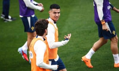 El delantero de la selección de Portugal Cristiano Ronaldo, durante un momento del entranemiento de este miércoles en Oeiras (Portugal), con vistas a los próximos partidos de la fase de clasificación del Mundial 2026. EFE/EPA/RODRIGO ANTUNES
