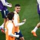 El delantero de la selección de Portugal Cristiano Ronaldo, durante un momento del entranemiento de este miércoles en Oeiras (Portugal), con vistas a los próximos partidos de la fase de clasificación del Mundial 2026. EFE/EPA/RODRIGO ANTUNES